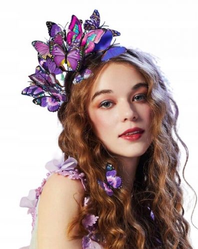  Un minunat fascinator purpuriu cu o bentita extravagantă de fluture de basm